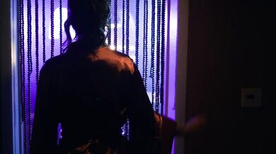 Marfa Pushkin si v tomto spit-roaste nechala obrími čurákmi úplne rozťiahnuť píču aj zadok