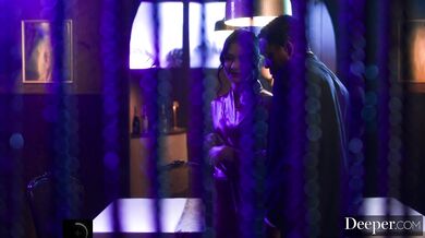 Marfa Pushkin si v tomto spit-roaste nechala obrími čurákmi úplne rozťiahnuť píču aj zadok