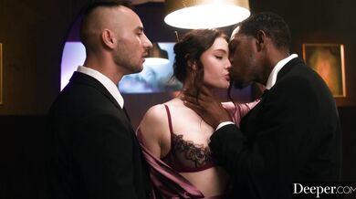 Marfa Pushkin si v tomto spit-roaste nechala obrími čurákmi úplne rozťiahnuť píču aj zadok