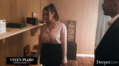 Rissa May si nechala hlboko do zadku vymrdať všetok ten náklad od staršieho žrebca