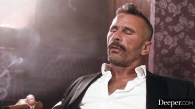 Rissa May si nechala hlboko do zadku vymrdať všetok ten náklad od staršieho žrebca