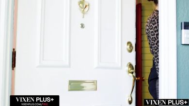 Lexi Luna si nechala hlboko do píče vymrdať všetok ten horúci náklad mrdky