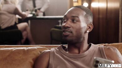 Blonďavá učiteľka Brianna Coppage si nechala od študentov totálne rozmrdať kundu aj zadok