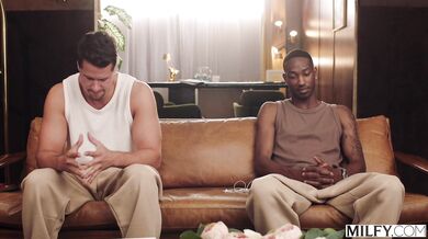 Blonďavá učiteľka Brianna Coppage si nechala od študentov totálne rozmrdať kundu aj zadok