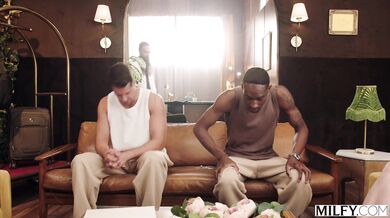 Blonďavá učiteľka Brianna Coppage si nechala od študentov totálne rozmrdať kundu aj zadok