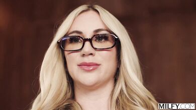 Blonďavá učiteľka Brianna Coppage si nechala od študentov totálne rozmrdať kundu aj zadok