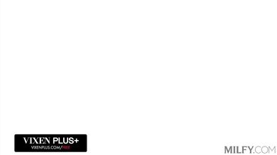 Gigi Dior si nechala od mladého žrebca poriadne vydlabať píču až do úplného vystriekania