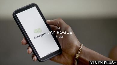 Kianna si nechala tým masívnym čiernym čurákom totálne rozmrdať a vyťahať dierku