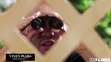 nadržaná Aviana Violet dychtivo vyfajčila suseda a potom sa nechala vymrdať