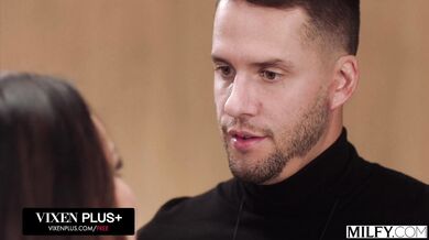 nadržaná Aviana Violet dychtivo vyfajčila suseda a potom sa nechala vymrdať