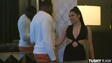 Táto nadržaná suka má poctivo vymrdanú ritku a dychtivo čaká na ďalšie péro