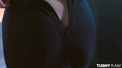 Táto nadržaná suka má poctivo vymrdanú ritku a dychtivo čaká na ďalšie péro