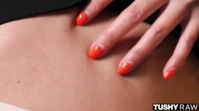 Amirah Adara si nechala celú noc surovo vymrdať anál a skončila s masívnym a pulzujúcim gapingom.