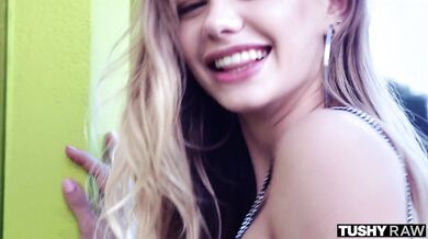 Naomi Swan si nechala poriadne vyprášiť zadok a teraz má tú dierku úplne rozobratú