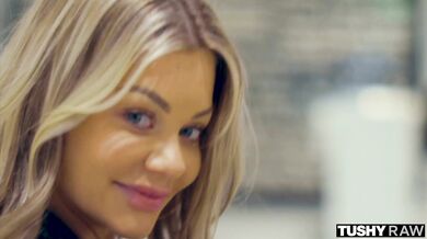 Riley Steele si vyprosila poriadne vymlatenie zadku a skončila s totálne rozobratou dierkou