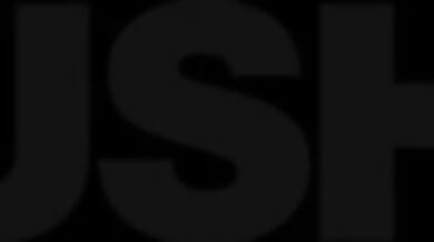 Táto malá beštia Sirena Milano si poctivo vykoledovala poriadny náklad do análu od tlustého kokota