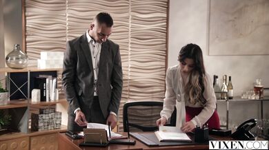 Surové vyšukanie Belly Spark v prírode skončilo totálne zdemolovanou kundou a hromadou mrdky na tráve