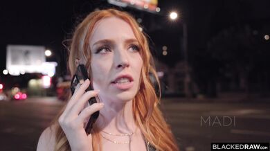 Prsnatá bruneta Roxie Sinner schytala masívny čierny náklad priamo do hlbokej a mokrej dierky