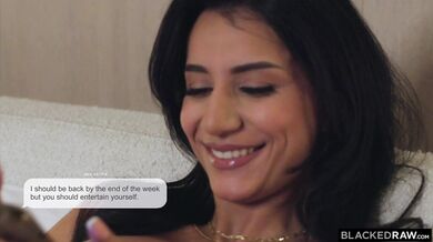 Prsnatá bruneta Roxie Sinner schytala masívny čierny náklad priamo do hlbokej a mokrej dierky