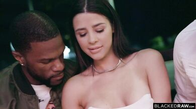 Surový náklad pre drobnú nymfu Kylie Rocket