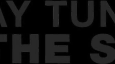 Drobná blonďavá potvora Amber Kawaii miluje, keď jej masívny kolík neľútostne rozráža jej tesné rektum hlbokými prírazmi.