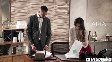 Sexi Aria Lee si berie jeho čuráka do úst