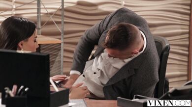 Sexi Aria Lee si berie jeho čuráka do úst