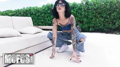 Poriadna domáca mrdačka pri bazéne