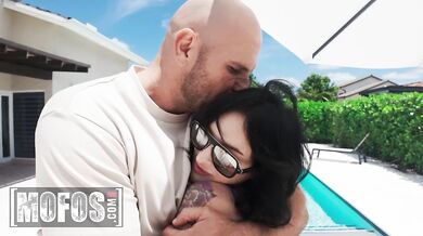 Poriadna domáca mrdačka pri bazéne