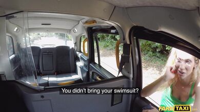 Shona River si užije mrdanie v aute