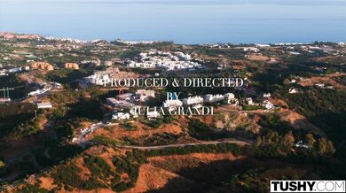 Zlobivá Andie Grey a jej tajné sukanie do análu s nadrženým manželom v ich obývačke