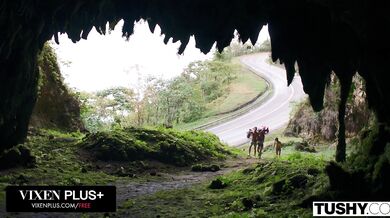 Štíhla Dolly Orchid žobroní o tvrdý anál a nenechá si ujsť ani milimeter jeho nástroja