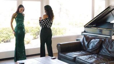 Je odhodlaná dokázať jej svoju vďačnosť a poriadne sa pri tom nechá vyprcať