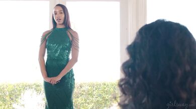 Je odhodlaná dokázať jej svoju vďačnosť a poriadne sa pri tom nechá vyprcať