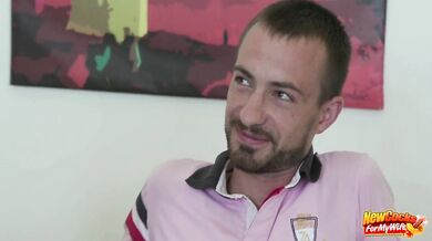 Táto MILFka si užila nefalšované cuckold šialenstvo, kde jej cudzí chlap neľútostne rozrazil vnútro a totálne ju zdemoloval