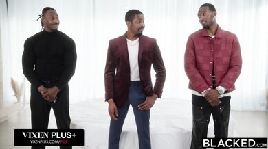 Pozri si ako si tieto vyparádené štetky nechali rozraziť dierky v divokej orgii, kde neostala ani jedna dírka suchá a každá dostala poctivý náklad