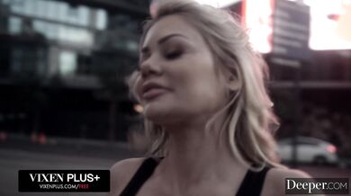 Riley Steele vymenila slzy za tvrdé sukanie a nechala si neľútostne zdemolovať dírku od chlapa, čo ju nešetril v žiadnej polohe