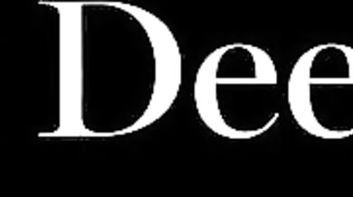 Eva Angelina a jej nadržané kamošky predviedli totálny masaker v posteli kde uctievali obrie čierne pero až do úplného vyčerpania