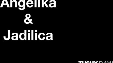 Drobné potvory si striedavo vychutnali tvrdé mrdanie priamo do hnedých dierok