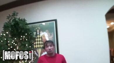 Žiadne darčeky nespravili takú radosť ako masívne kláty, ktoré týmto dievčatám poriadne rozmrdali vnútra priamo počas vianočnej oslavy