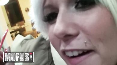 Žiadne darčeky nespravili takú radosť ako masívne kláty, ktoré týmto dievčatám poriadne rozmrdali vnútra priamo počas vianočnej oslavy