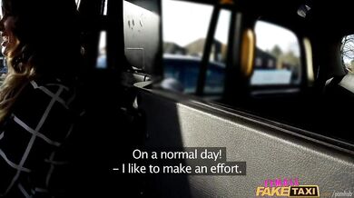 Šukačka v anglickom taxíku kde masívne péro dalo zabrať mladej spolujazdkyni