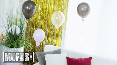 Xander poriadne prevetral Payton Preslee a Alison Avery počas nadržaného skupinového sexu