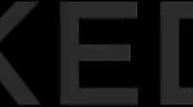 Manžel Ainslee Divine vie, čo jeho žena miluje, a tak jej k sviatku nadelil nadržaného černocha