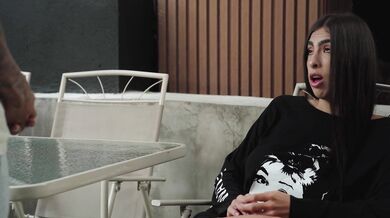 Mrdanie za povýšenie drsná latina ma zneužila priamo na pracovnom stole