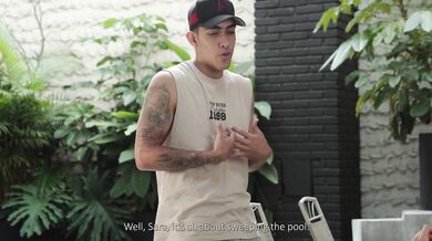 Mrdanie za povýšenie drsná latina ma zneužila priamo na pracovnom stole