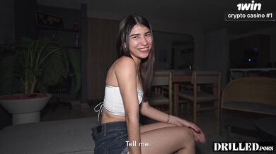 Najlepší kamoš mi dohodil svoju ségru na poriadne mrdanie v obývačke