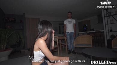 Najlepší kamoš mi dohodil svoju ségru na poriadne mrdanie v obývačke