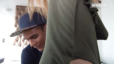 Hladné latinské teenky si užili tvrdý sex a potom zožrali mrdku do poslednej kvapky