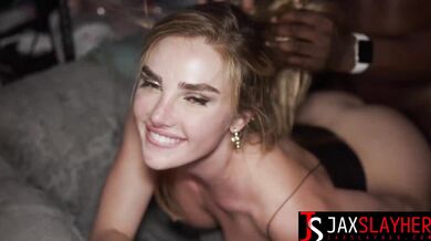 Táto blonďavá štetka mu dychtivo vyfajčila čurák a potom sa nechala zrychtovať